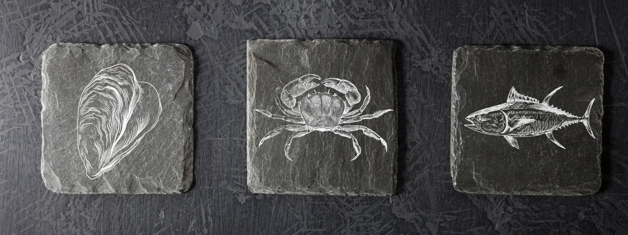 sous verre en ardoise avec gravure de la mer